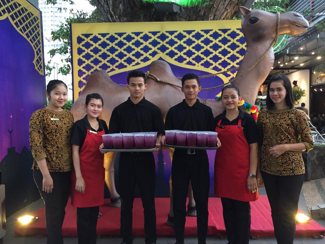 Warung Kopi Srikandi Berbagi di Bulan Ramadan